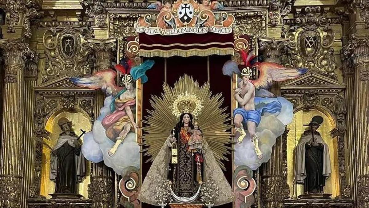 Virgen del Carmen Coronada.