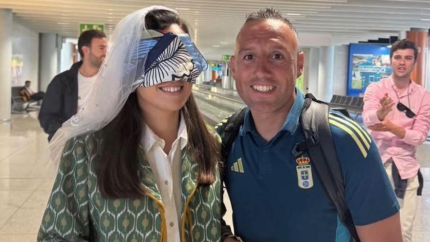 Una novia se hace una foto con Santi Cazorla sin saber quién era ni a dónde iba