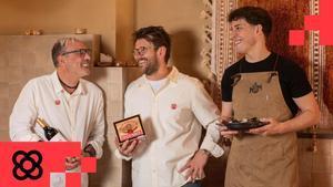 El dueño de Finca Nebot, Leo Chechelnitskiy, flanqueado por Rafa Mimoso, jefe de sala, y el chef Josué Dávila de León.