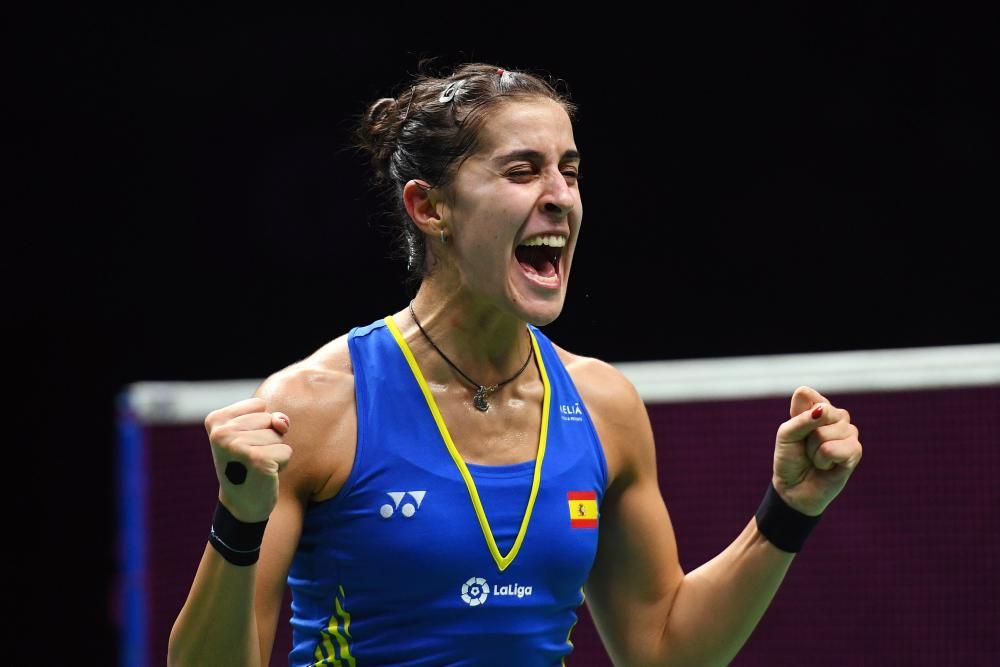 La jugadora española Carolina Marín se convirtió hoy en la deportista con más Mundiales de Bádminton de la historia tras lograr su tercer título al ganar a la india Pusarla Sindhu.