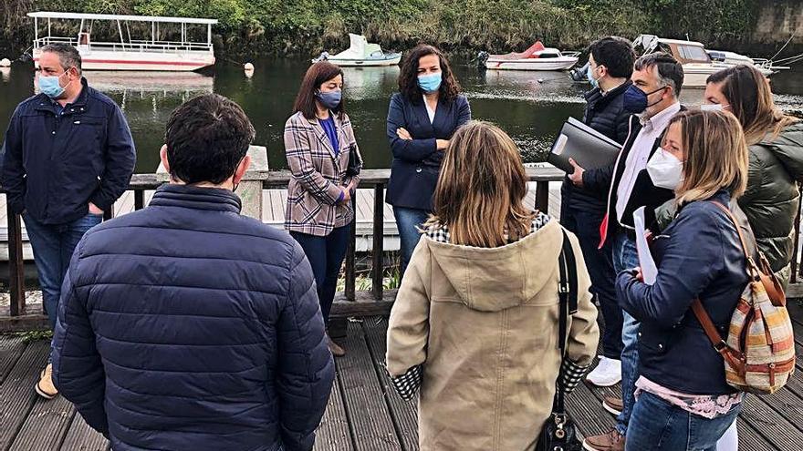 Barral, al fondo a la izq., y Lenguas, a su lado, ayer en la reunión.