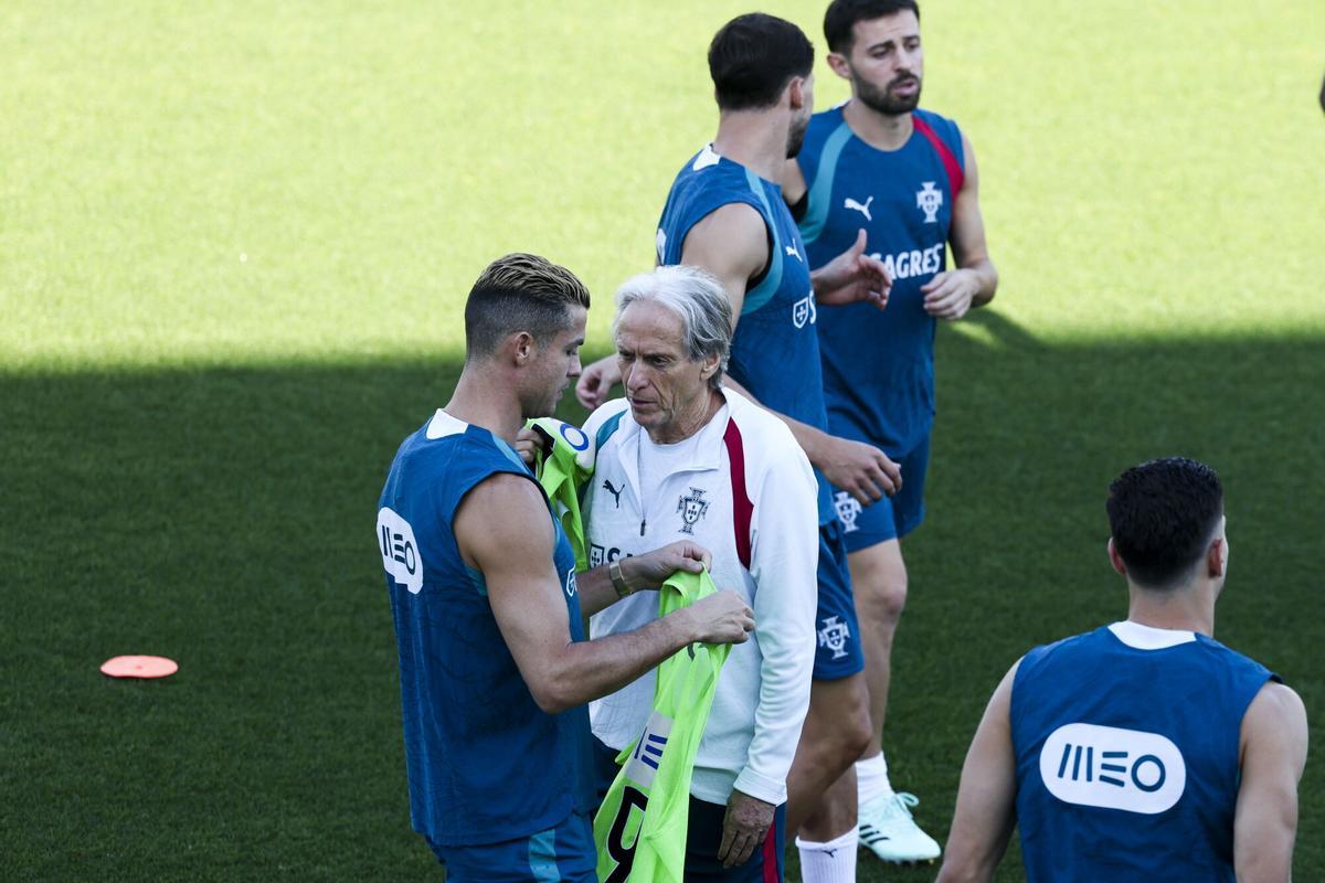 Jorge Jesus, seleccionador de Portugal, con Cristiano Ronaldo