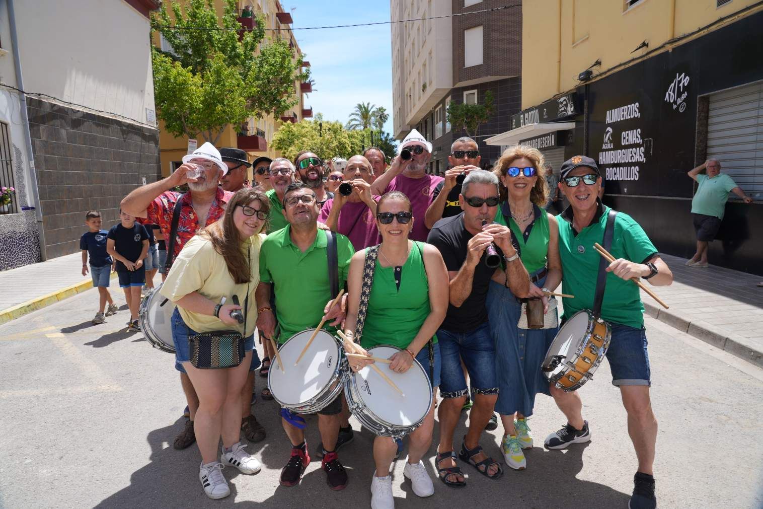 El Grau da inicio a las fiestas de Sant Pere con pólvora, bous y música