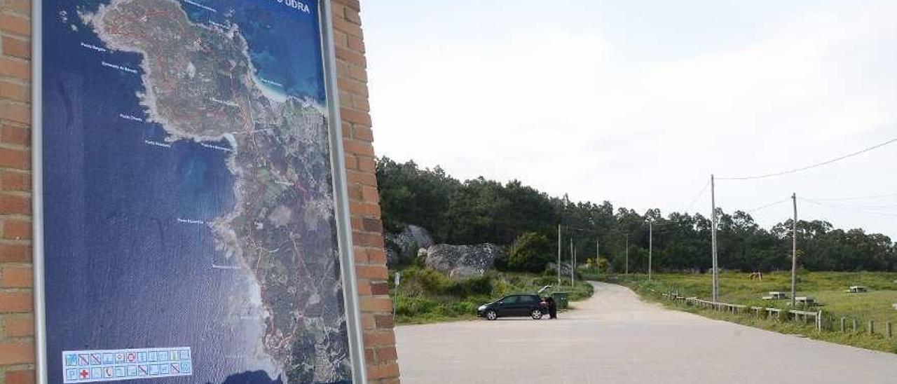 La explanada de Chan de Esqueiros, uno de los puntos del sendero azul de Cabo Udra. // Gonzalo Núñez