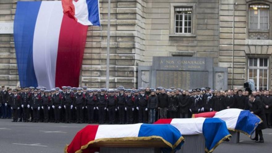 Funeral por los policías muertos en París