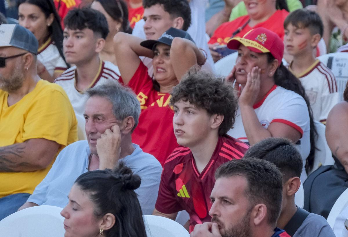 Ambiente del España-Bélgica de cuartos de final del Mundial 2026 en Plaza Don Benito Ambiente del España-Bélgica de cuartos de final del Mundial 2026 en Plaza Don Benito