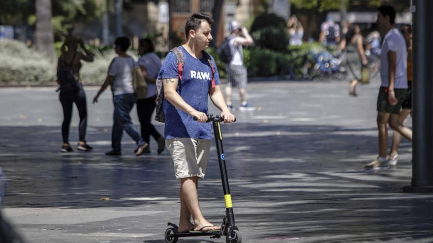 Los patinetes y segways no podrán circular por las aceras de Palma