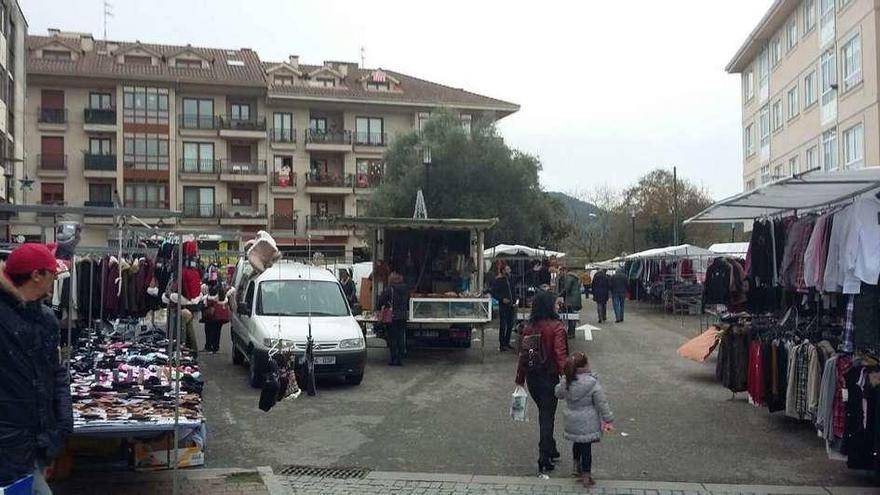 Una imagen de esta semana del mercadillo, que incrementará su número de puestos en un 148% los sábados.