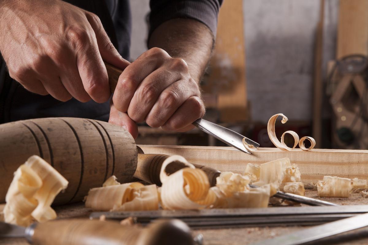 Los artesanos de la madera son cada vez menos frecuentes