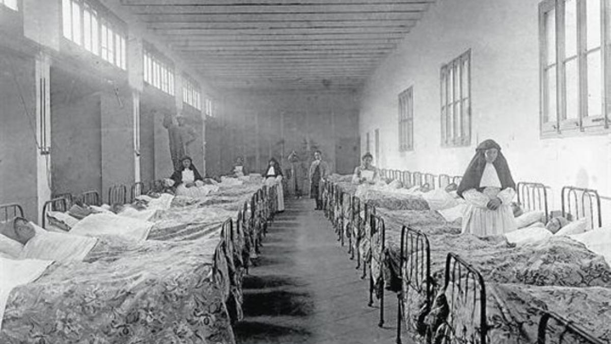 Primer pabellón 3 Sala de ingreso de mujeres atendida por monjas paulas, en el primer Hospital del Mar, en 1914.