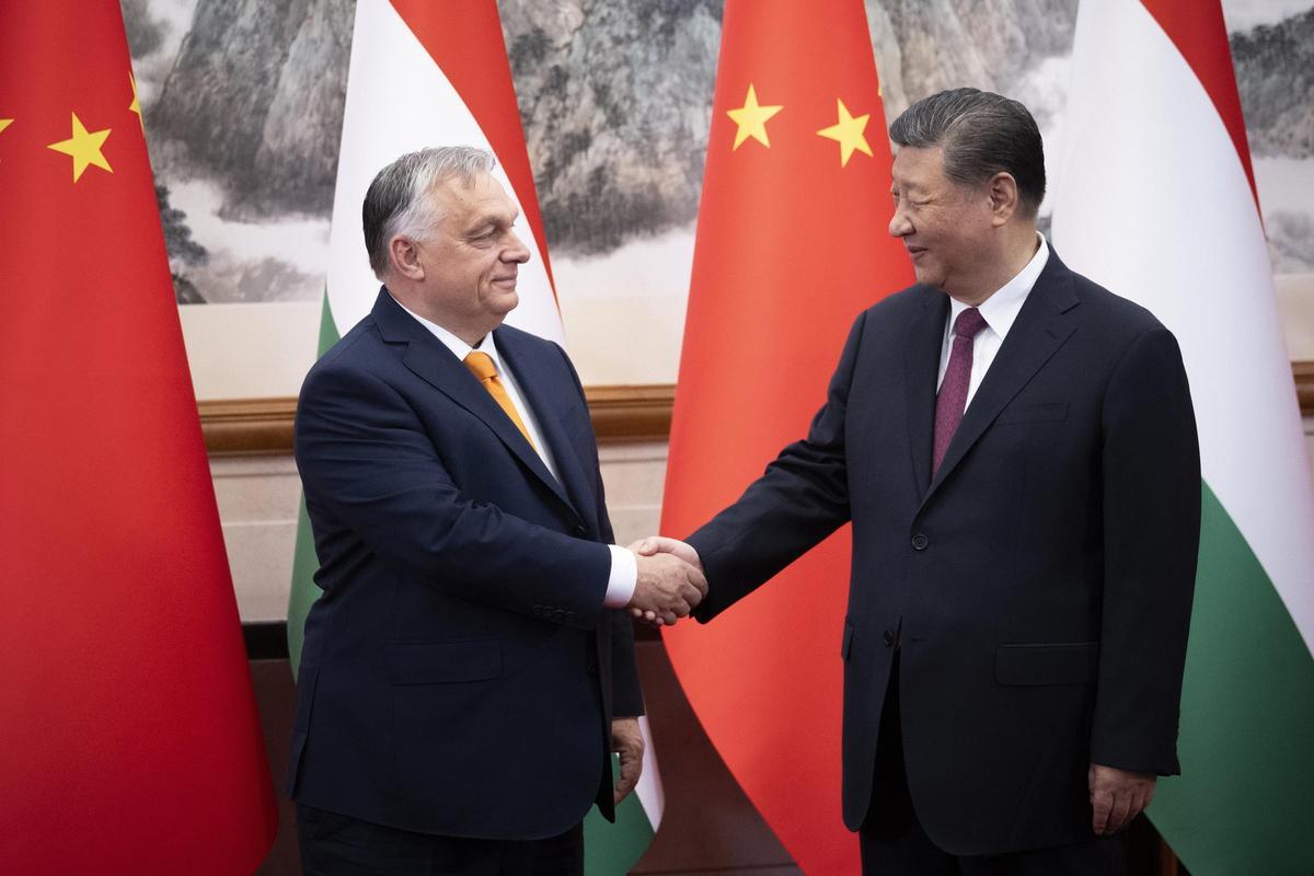 Viktor Orbán y Xi Jinping, en Pekín.