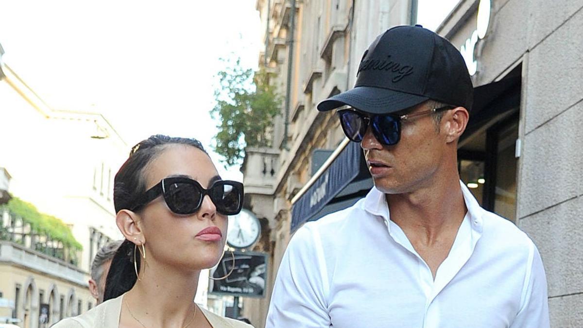Georgina Rodríguez y Cristiano Ronaldo por las calles de Milán