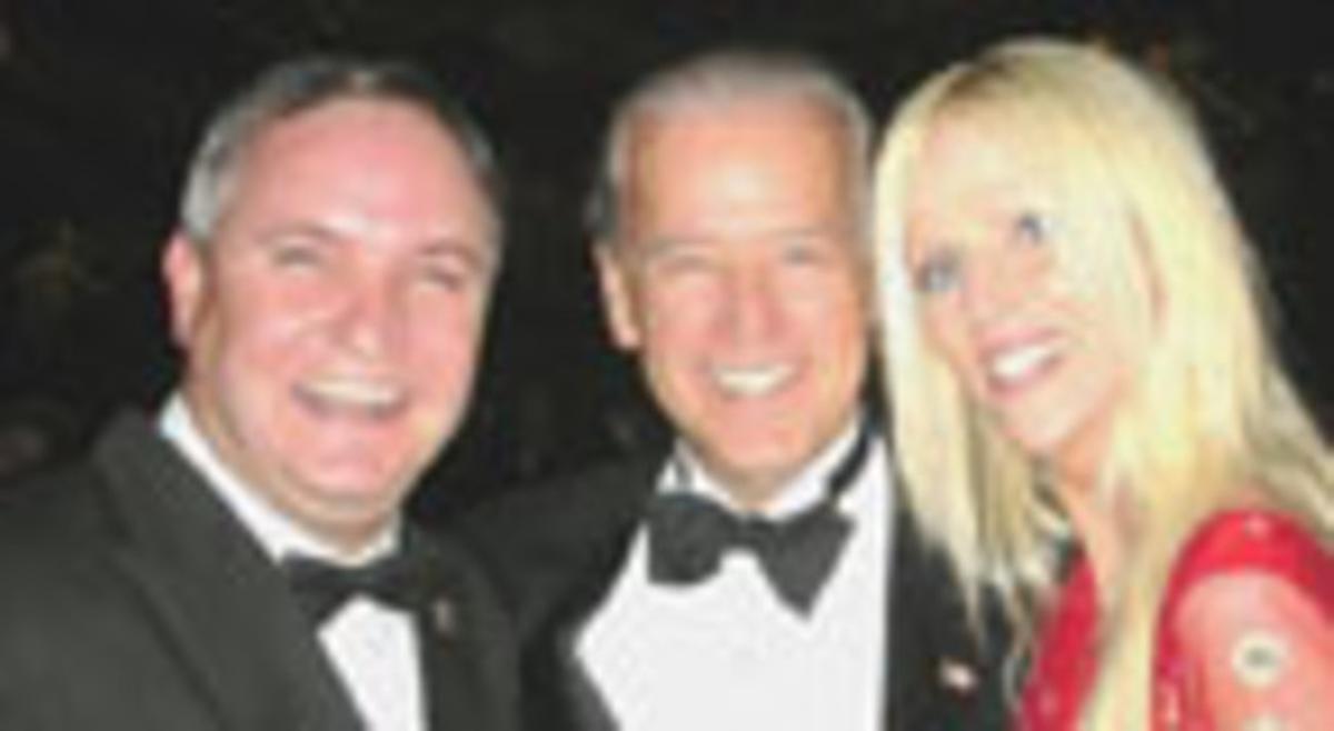 El matrimoni Salahi, amb Joe Biden.