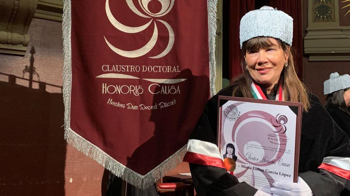 María Esther García, tras ser investida doctora honoris causa. | C. H. C.