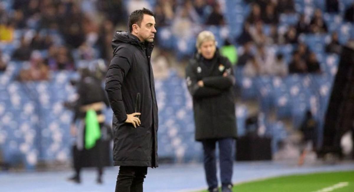 Xavi y Pellegrini durante la semifinal de la Supercopa de España en Riad.