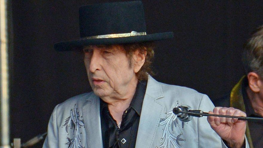 Mitificando (todavía más) a Bob Dylan en ‘A complete unknown’