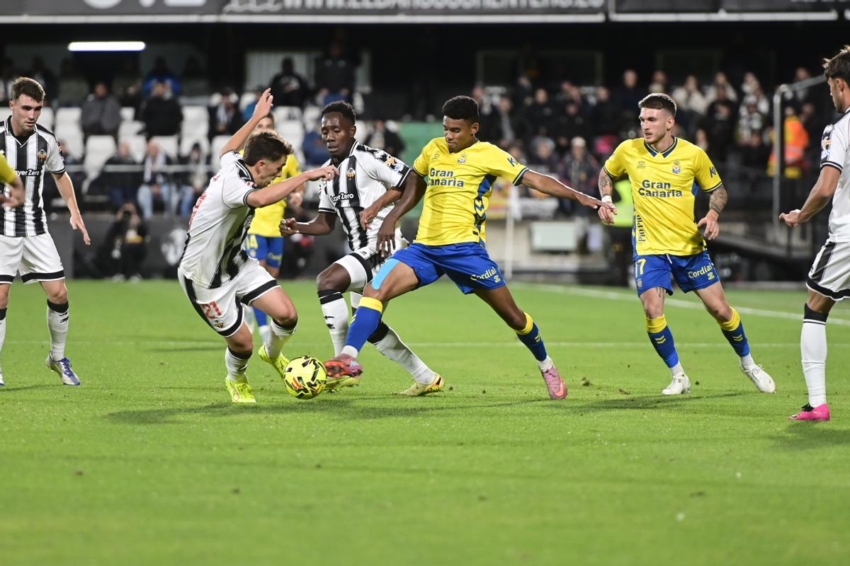Un lance del Castellón-Las Palmas de la primera vuelta, que finalizó con victoria albinegra (1-0).