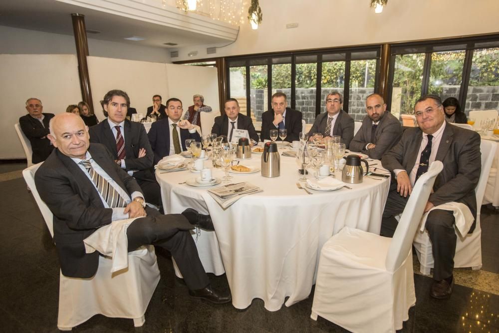 Antonio Fernández, presidente de Provia; Rafael Ballester, presidente de Ineca; Armando Sala Berendes, tesorero de la Cámara de Comercio de Alicante; Francisco Sánchez, director del CEU; el psiquiatra Bartolomé Pérez Gálvez;  Jesús Javier Prado, gerente de INFORMACIÓN; Adrián Ivorra, director de Información TV; y Ramón Montahud, abogado y exconcejal de UCD.