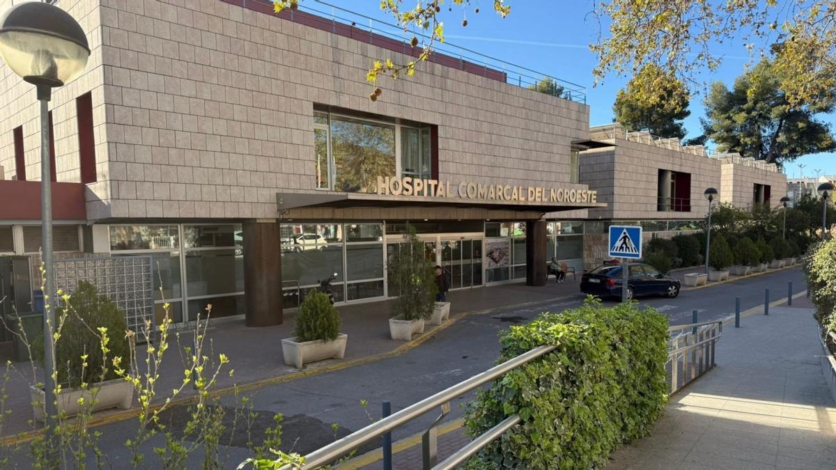 Fachada de acceso al Hospital Comarcal del Noroeste.