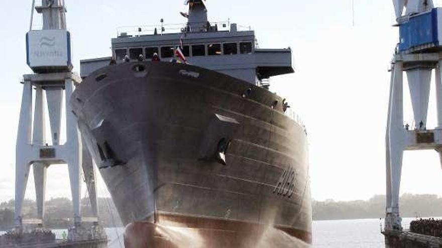 Botadura ayer en Ferrol del buque para la Armada australiana.