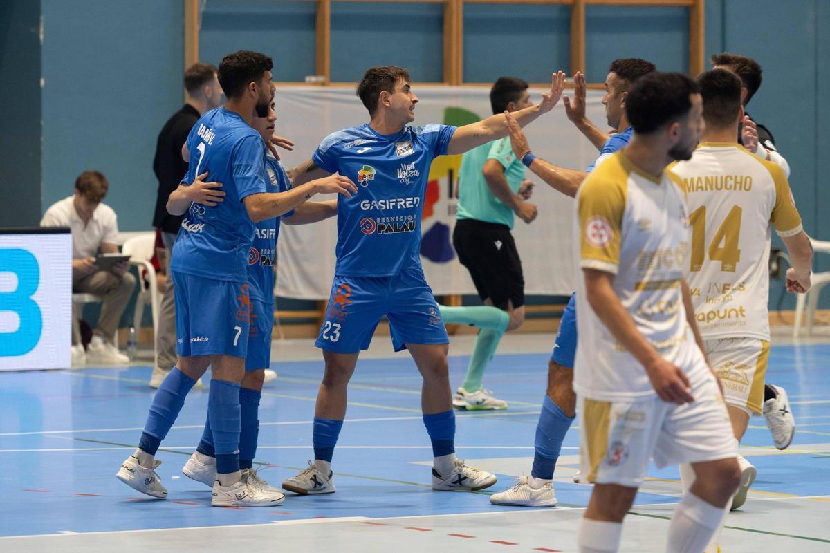 Los jugadores del Gasifred celebran un gol en su último partido