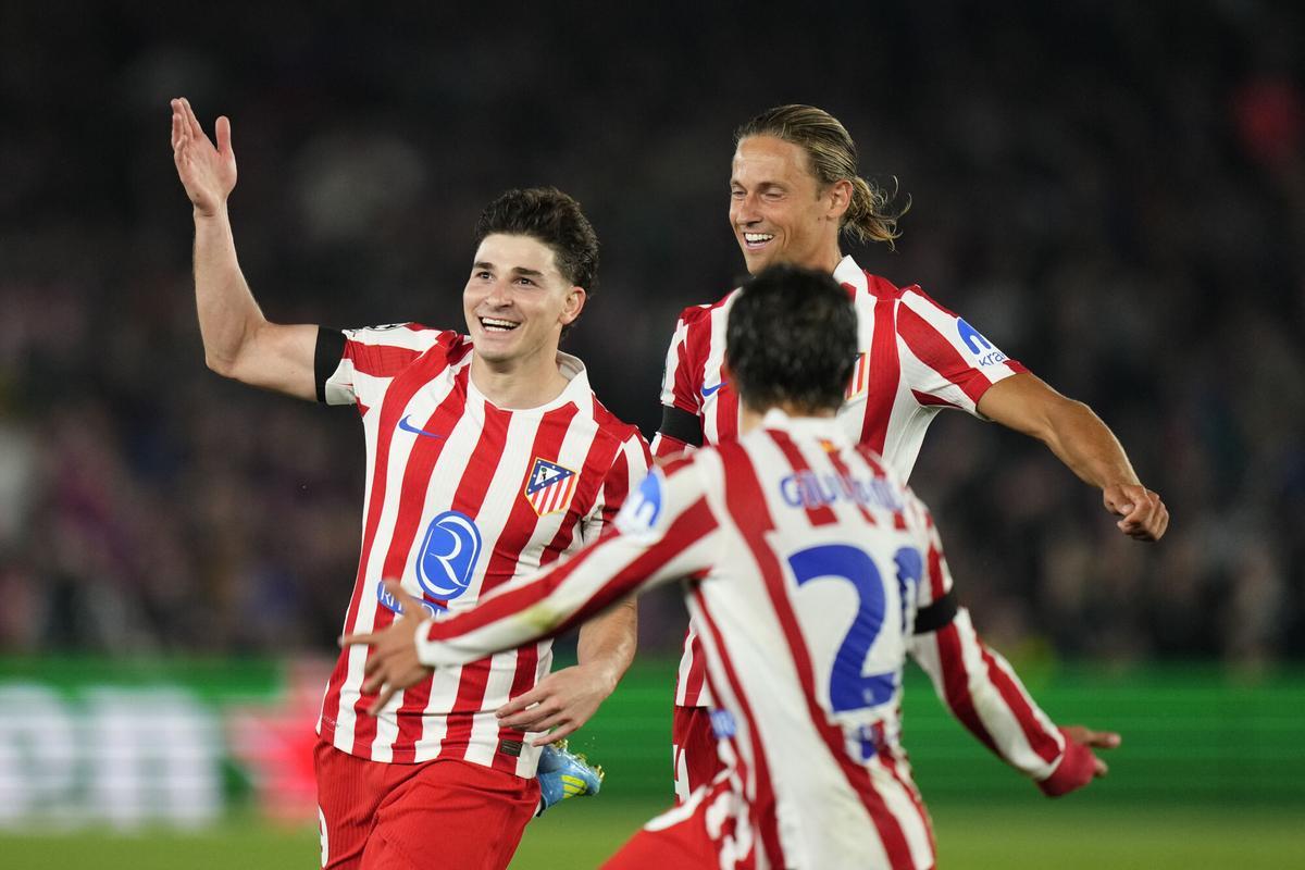Un Atlético de Madrid coral se impone a un Barça en inferioridad y encarrila la clasificación a semifinales