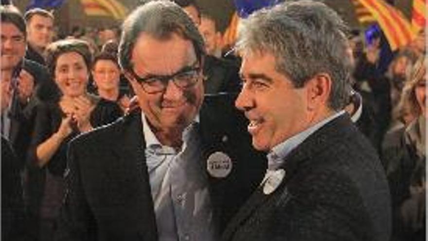 Artur Mas saluda el candidat de DiLL, Francesc Homs.