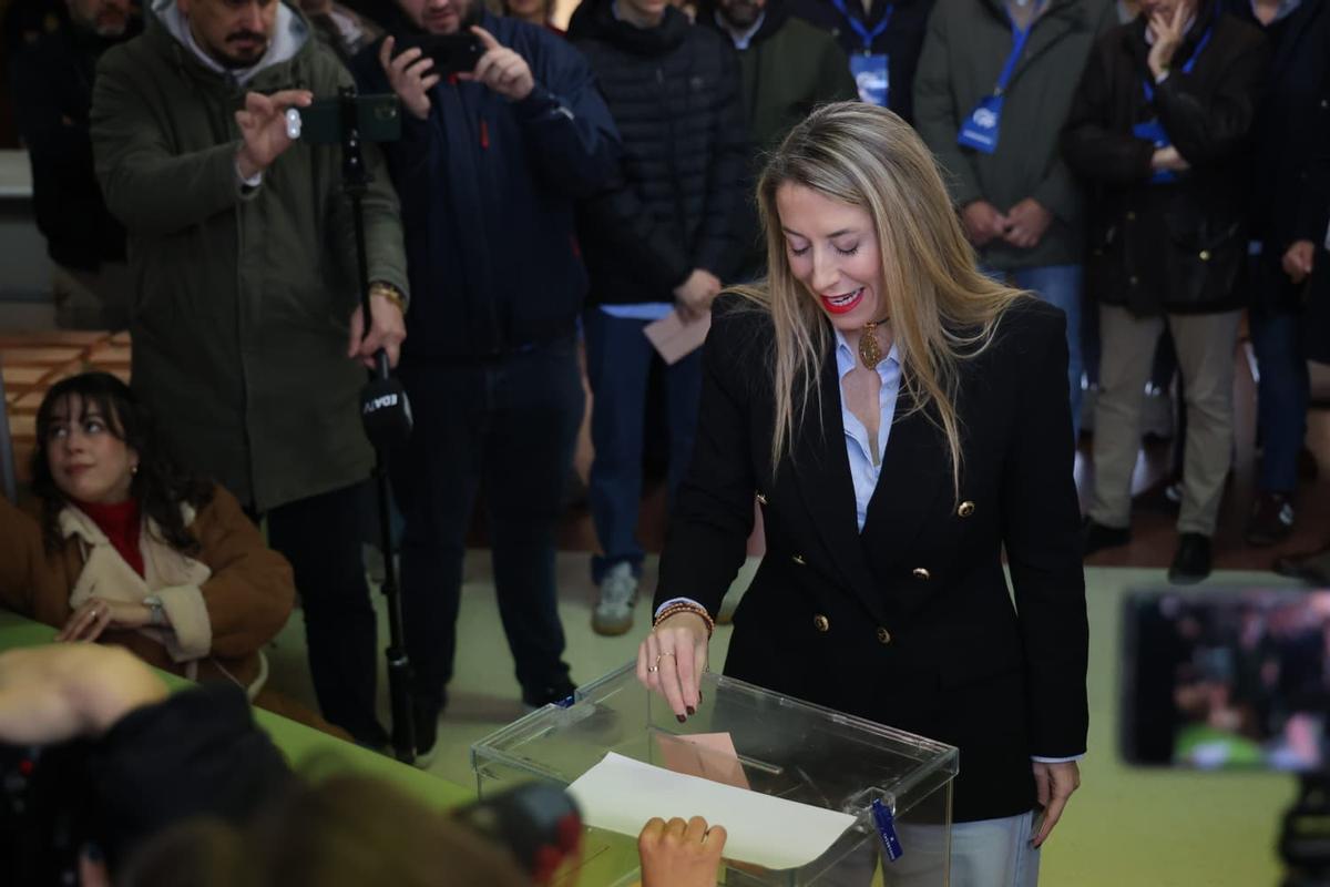 María Guardiola votando.
