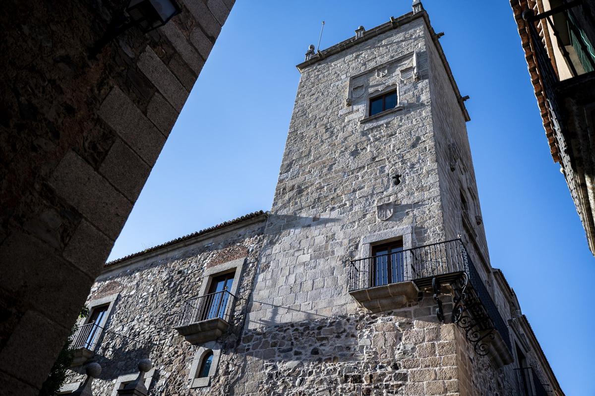 Así luce la torre medieval del Parador de Cáceres tras su reforma.