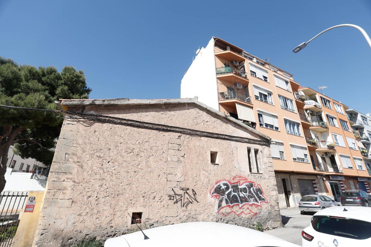Edificio que se mantiene en pie que corresponde a una antigua possessió