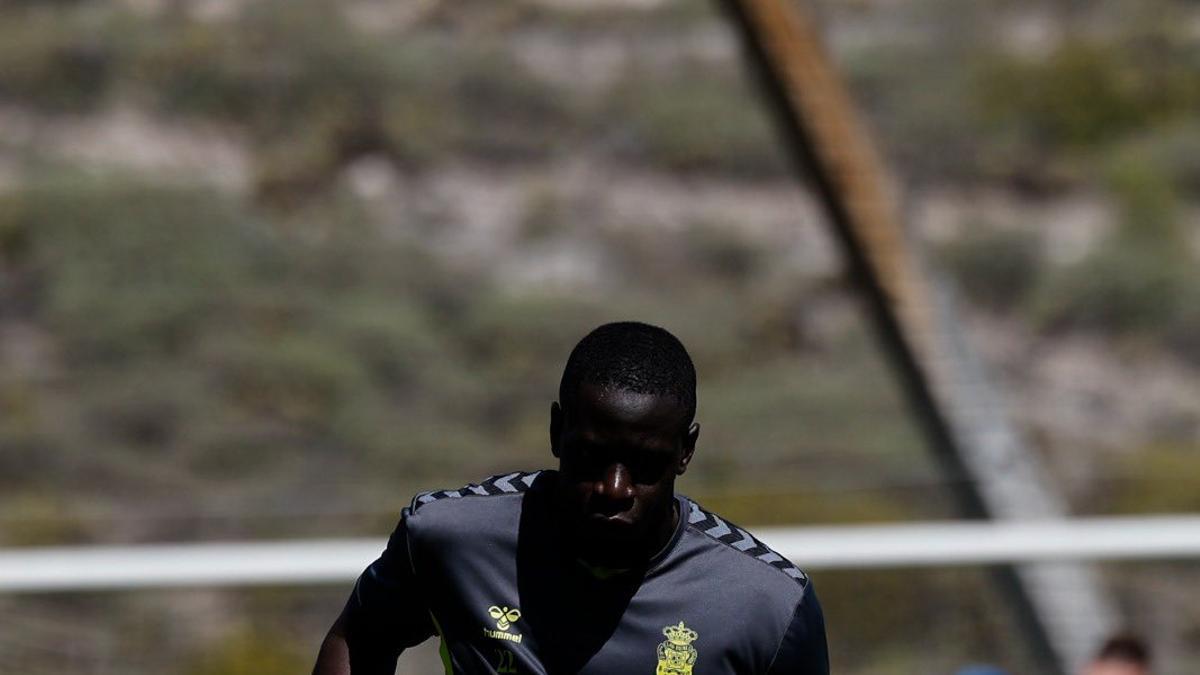 Mfulu, en un entrenamiento de la UD en Barranco Seco.
