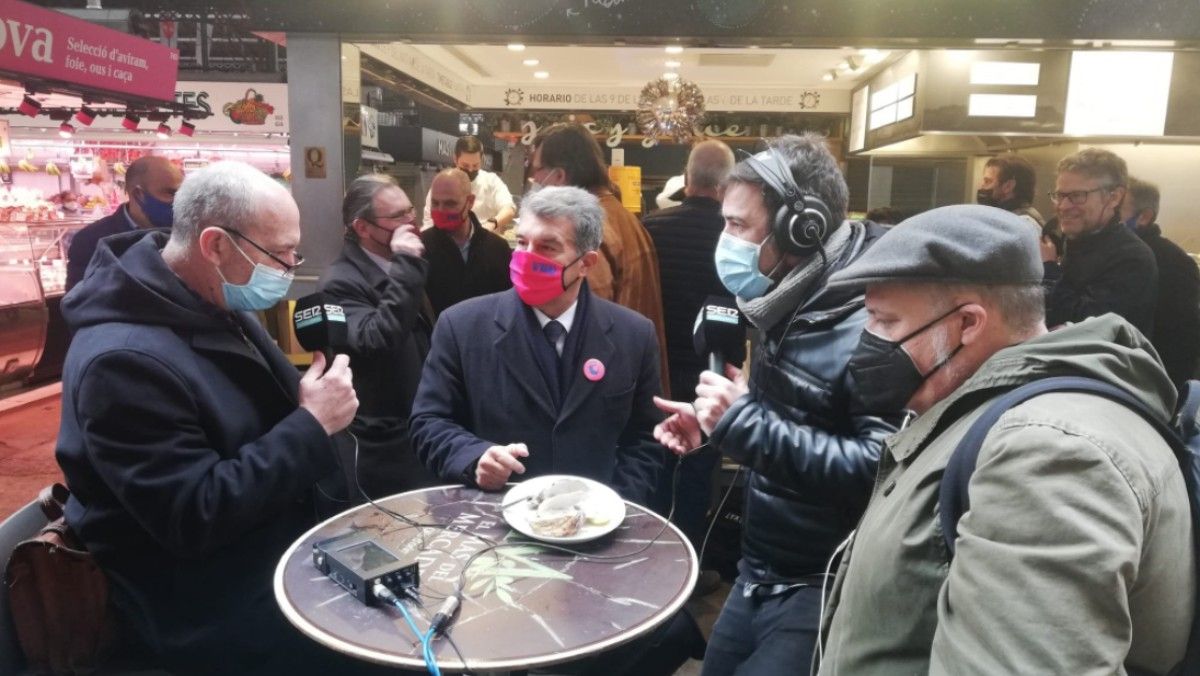 Joan Laporta entrevistado en el Mercat de la Boqueria