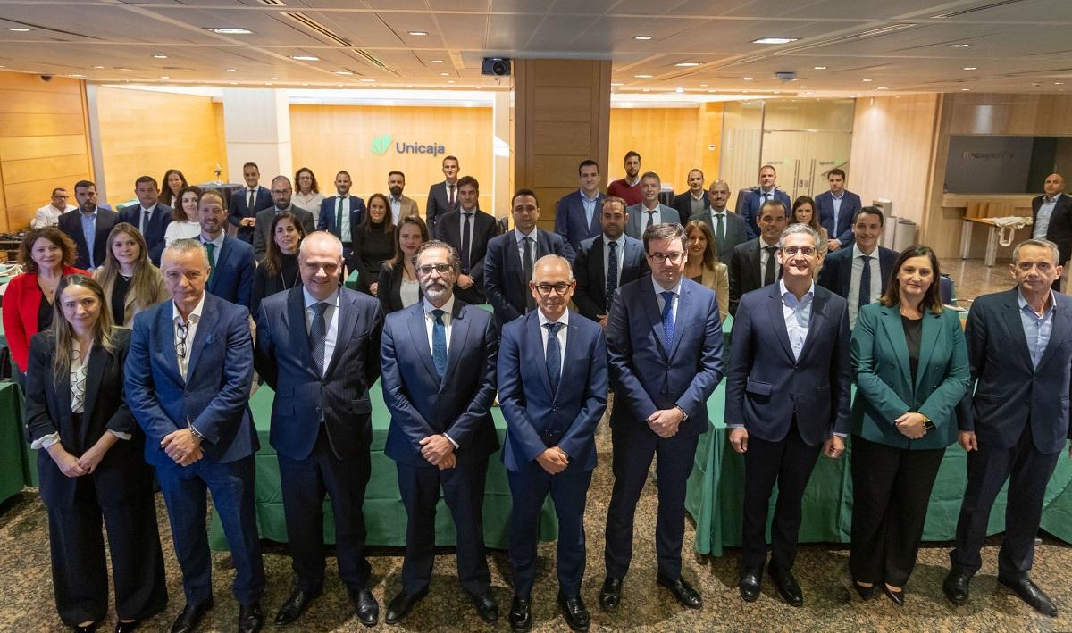 Presentación del programa 'Generación Unicaja' cuyo objetivo es la formación en liderazgo de empleados del banco.