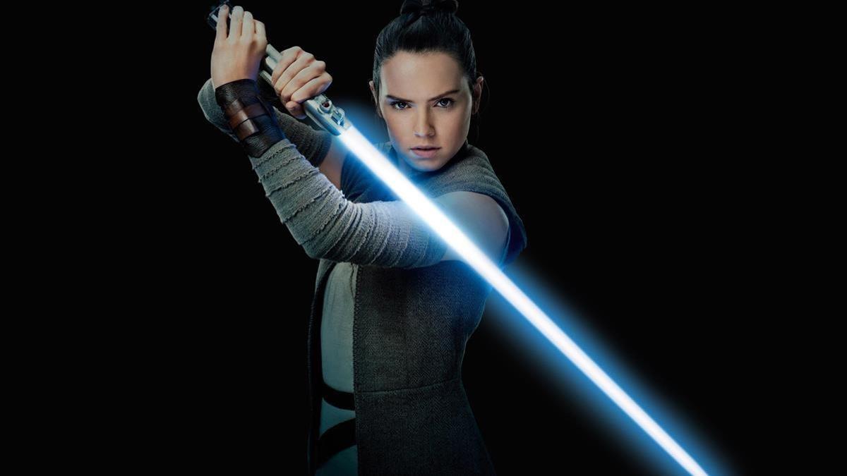 Daisy Ridley, en el papel de Rey, en una imagen promocional de 'Star Wars: Los últimos Jedi'