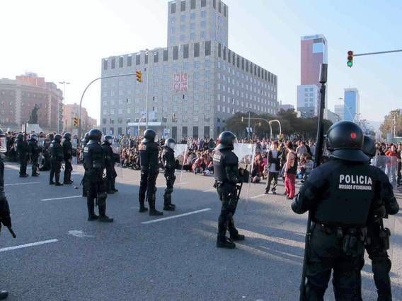 Miles de estudiantes claman contra los recortes