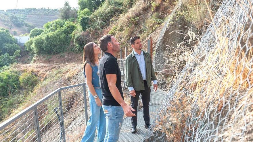 Las necesidades más urgentes han consistido en la retirada de áridos, la definición nuevamente de la sección de paso del sendero, la ampliación de las obras existentes abarcando una mayor superficie de retención de los taludes y ampliación de la estructura de paso