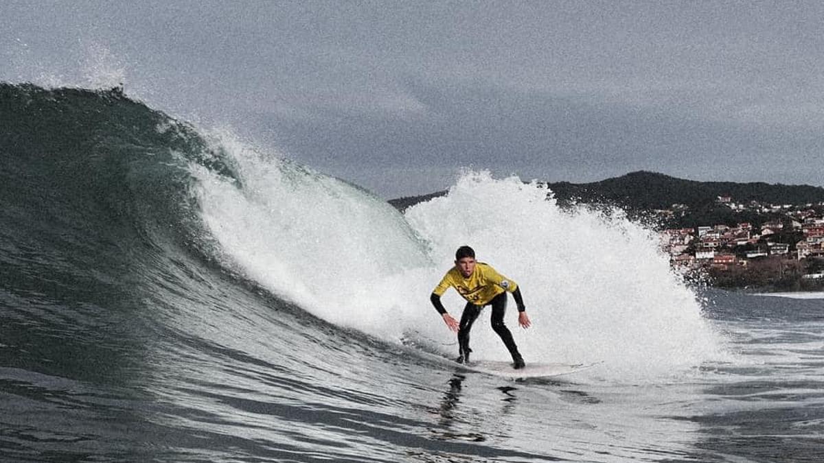 Un surfista en Patos.