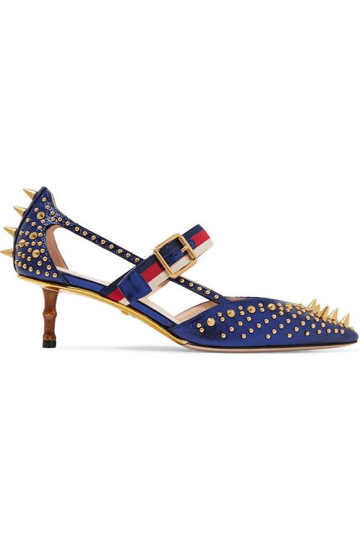 Tacón Kitten: Zapato de Bamboo en piel con tachuelas, de Gucci, 980 €.