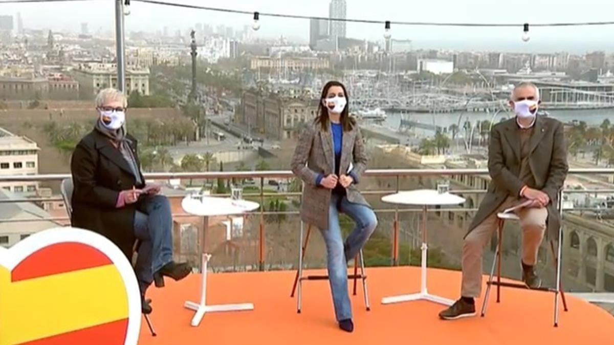 Anna Grau,  Inés Arrimadas  y el candidato de Cs a la Presidencia de la Generalitat, Carlos Carrizosa.