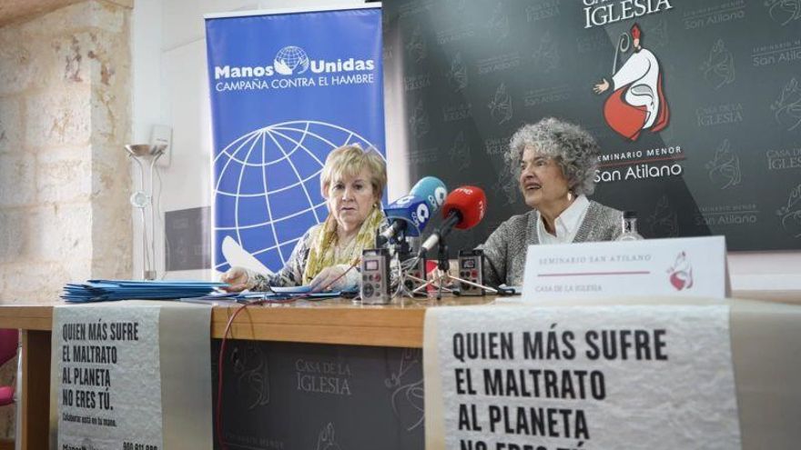 Tati Calvo (izquierda) y Milagros Morata presentan la nueva campaña de Manos Unidas