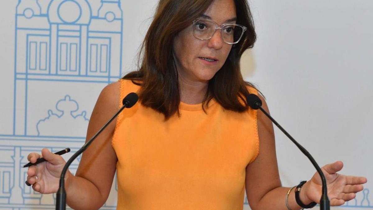 Inés Rey, ayer, en una rueda de prensa.   | // VÍCTOR ECHAVE