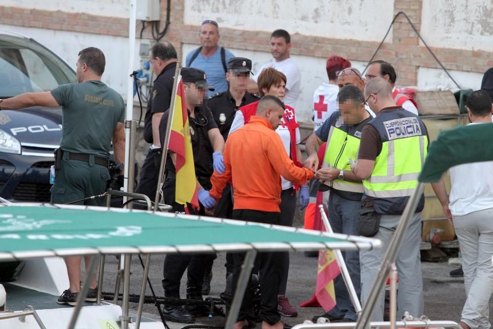 Interceptan una patera con 12 ocupantes en aguas de Cartagena