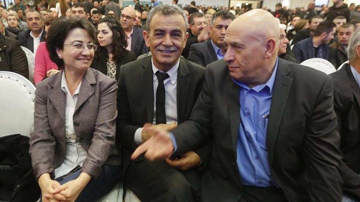 Los diputados árabes, Hanin Zoabi, Jamal Zahalka y Basel Ghattas, en un acto de campaña en Shaknin,  Israel.