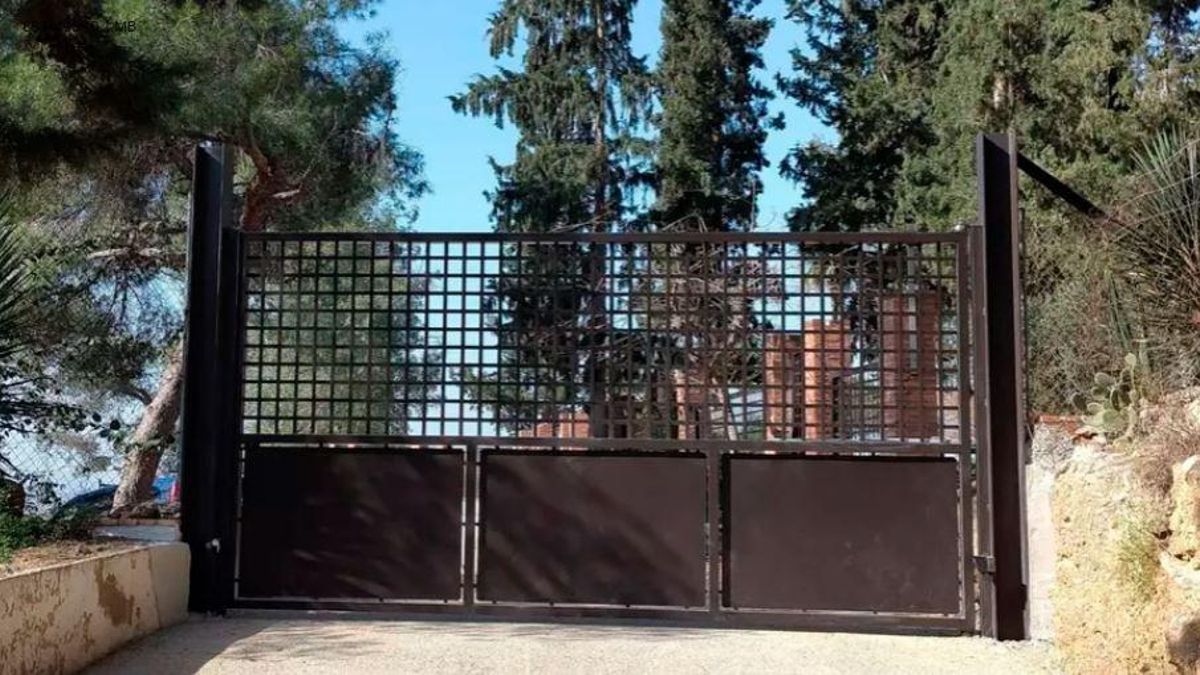 Una de las puertas mecánicas del camino.