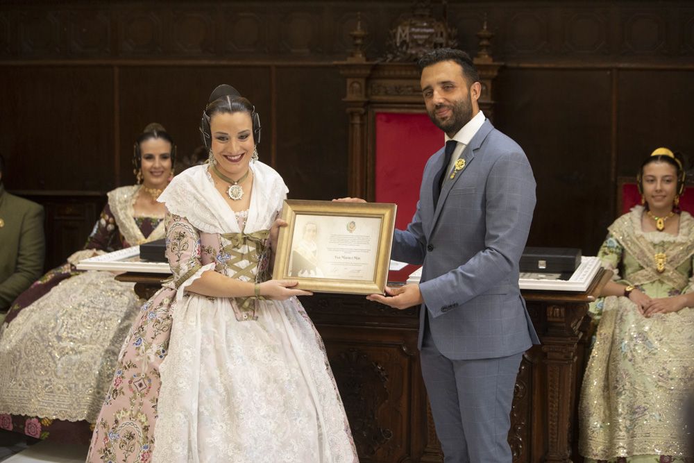 Claudia y Maite son proclamadas las nuevas Falleras Mayores de Sagunt.