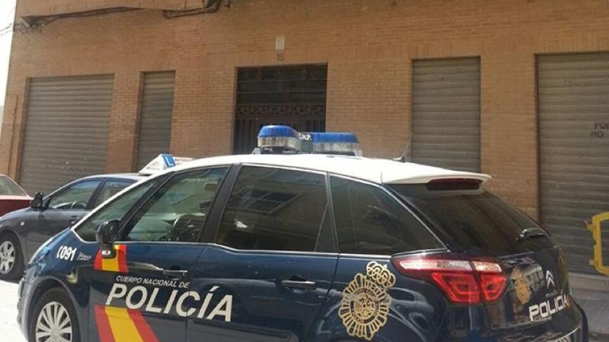 La Policía detiene a cinco personas  acusadas de robar joyas de gran valor en un domicilio