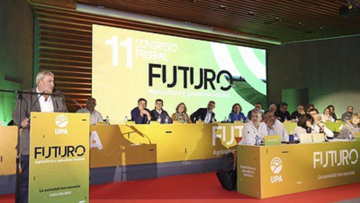 Lorenzo Ramos interviene en el congreso nacional de UPA.
