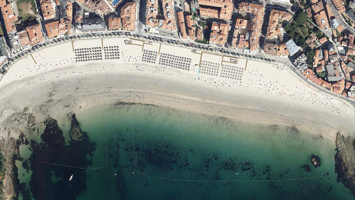 División en sectores y tumbonas de la playa de Silgar para este verano