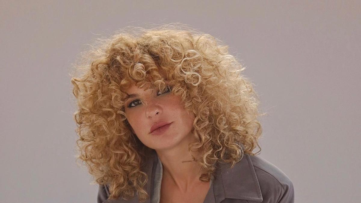 Este champú para pelo rizado transforma la melena de las mujeres que siguen el método curly