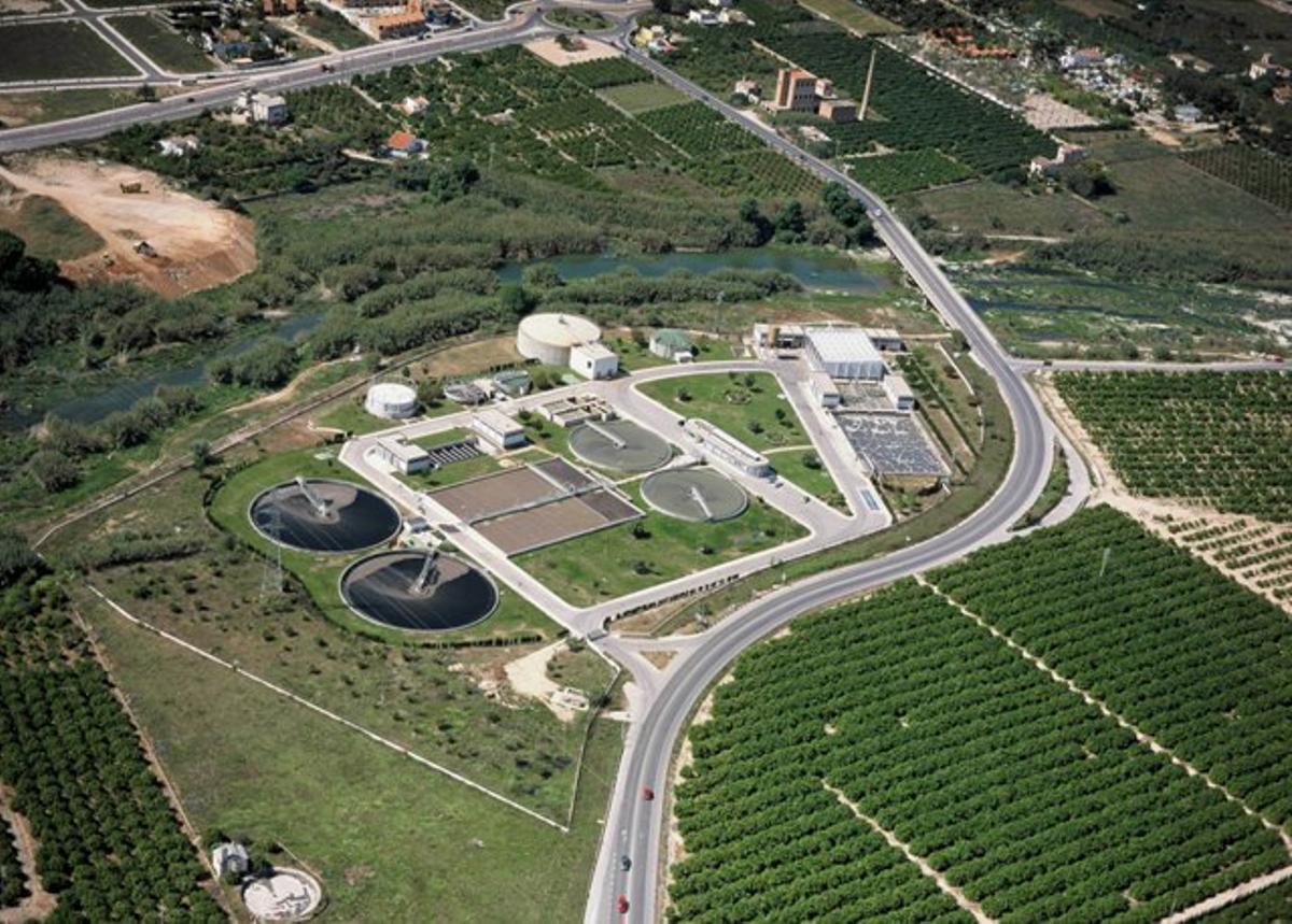 Imagen aérea de la depuradora comarcal de la Safor-Sur, situada en Gandia.